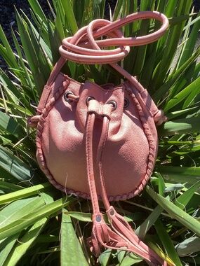 Adorable Cut N’ Paste Los Angeles Leather Draw String Gather Slouch Handbag🦋